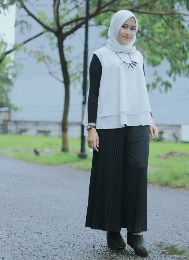 #HOTD: Kasual Trendi Hijaber Ely Maylinda