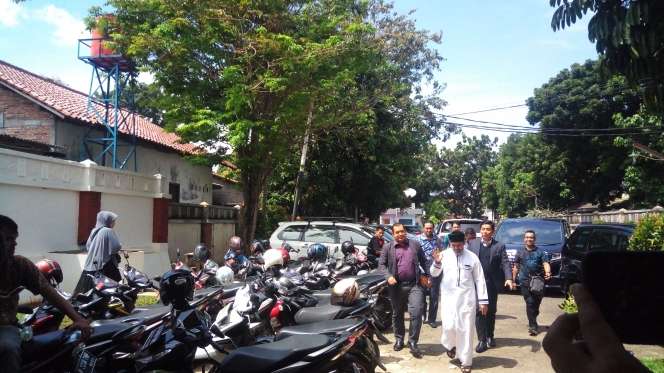 Hijab Ungu Istri Al Habsyi