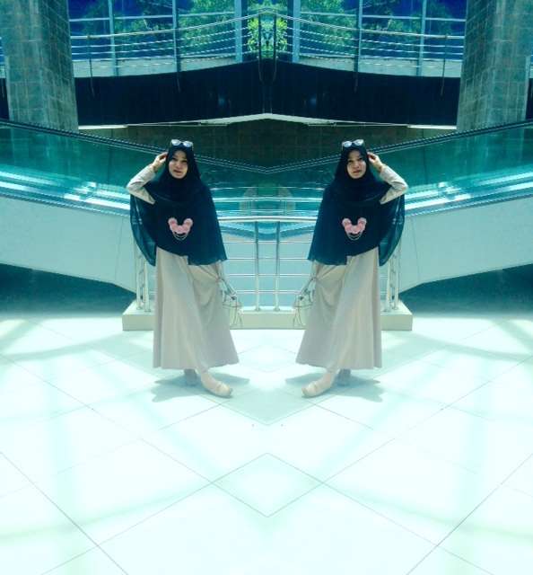 #HOTD: Syar'i dan Trendi Gaya Busana Novi Anggraini