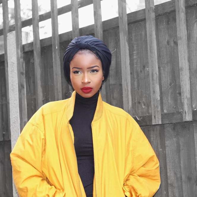 #HOTD: Tonjolkan Jaket Bomber Kuning di Tampilan Aisha Ibrahim