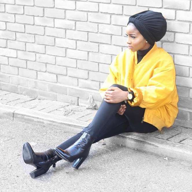 #HOTD: Tonjolkan Jaket Bomber Kuning di Tampilan Aisha Ibrahim