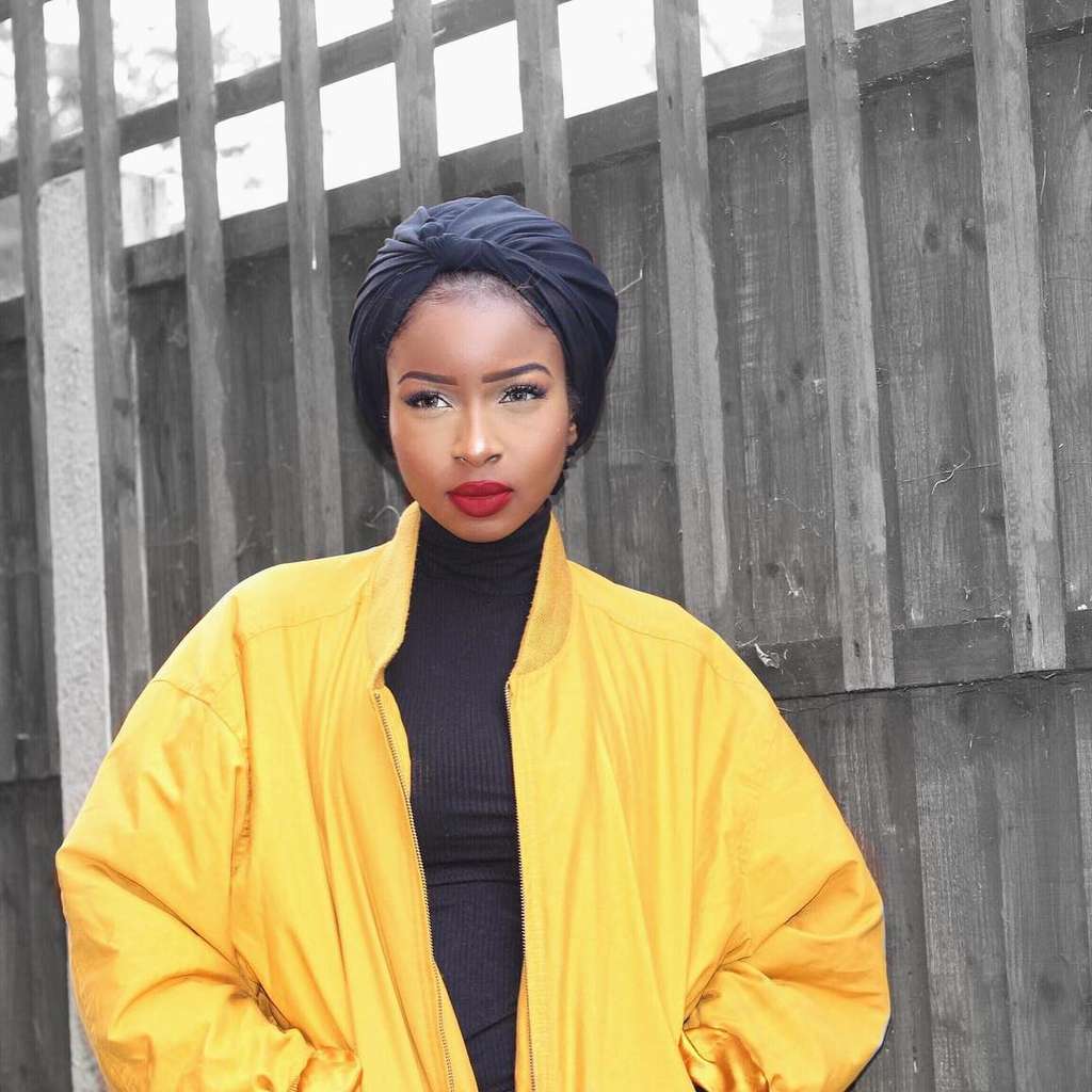 #HOTD: Tonjolkan Jaket Bomber Kuning di Tampilan Aisha Ibrahim