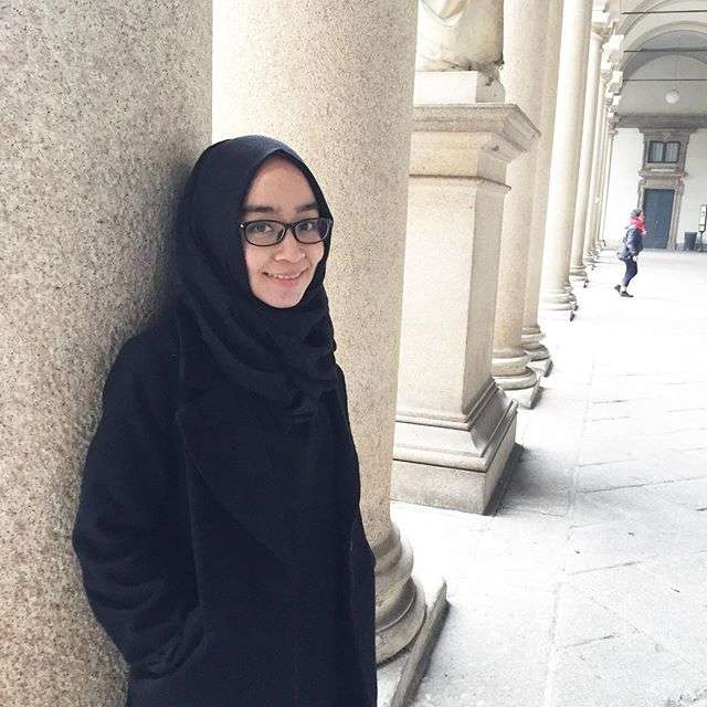 #HOTD: Simpel dan Trendi Gaya Busana Al Khansa di Italy