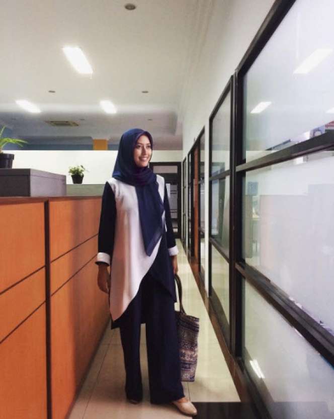 #HOTD: Outfit Nyaman ke Kantor Ala Ayu Muffiddah