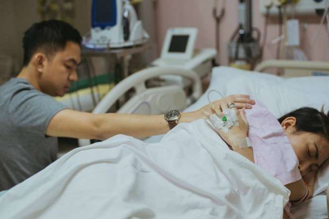 Momen-momen Mengharukan Persalinan Ayu Dewi