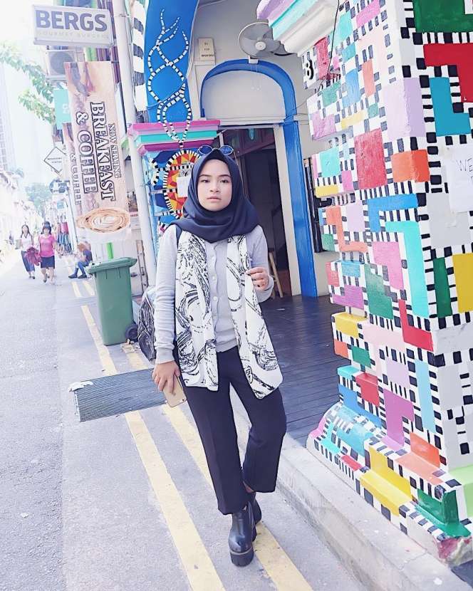 #HOTD: Gaya Simpel Arum Shofya Liburan di Negeri Tetangga