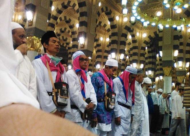 Jemaah Haji Indonesia Lantunkan Alquran di Masjid Nabawi