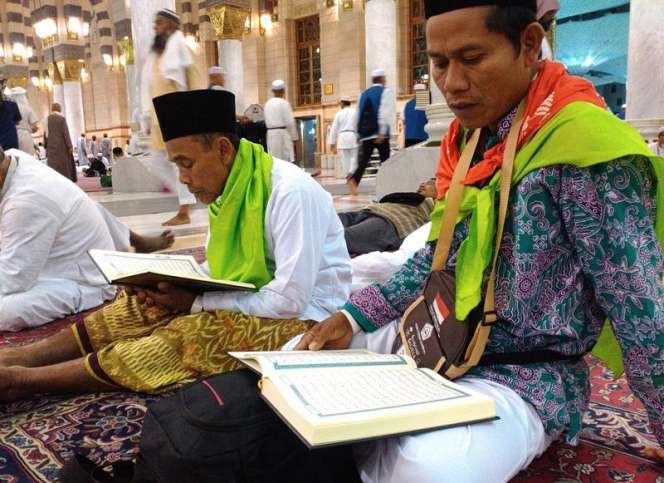 Jemaah Haji Indonesia Lantunkan Alquran di Masjid Nabawi