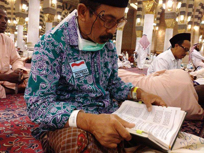 Jemaah Haji Indonesia Lantunkan Alquran di Masjid Nabawi