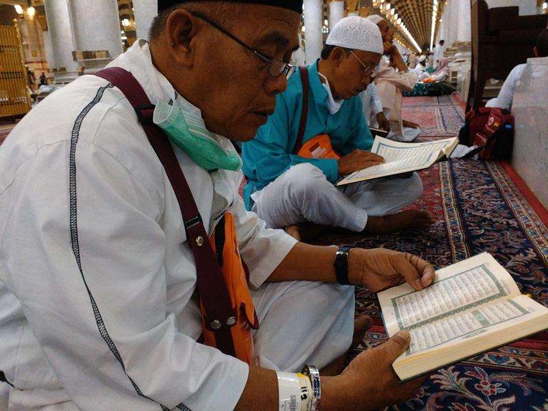 Jemaah Haji Indonesia Lantunkan Alquran di Masjid Nabawi