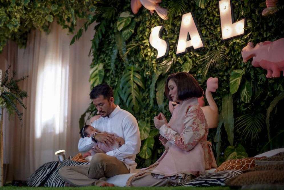 Suasana Syahdu Aqiqah Putri Rio dan Atiqah Hasiholan