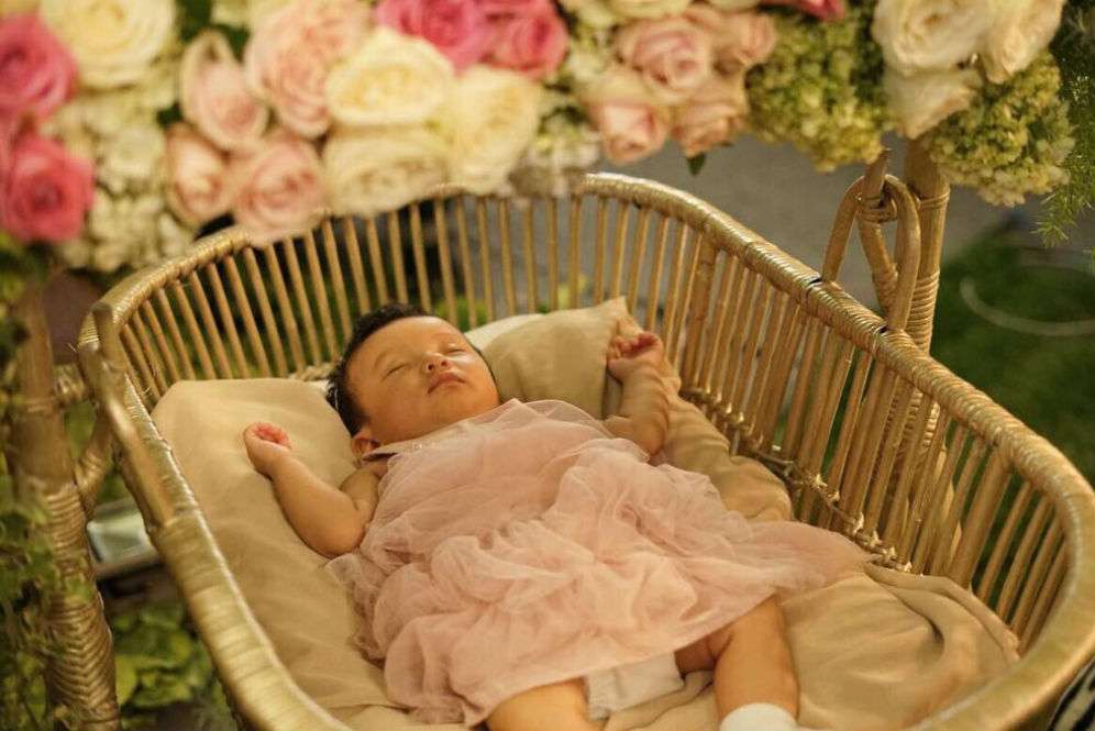 Suasana Syahdu Aqiqah Putri Rio dan Atiqah Hasiholan