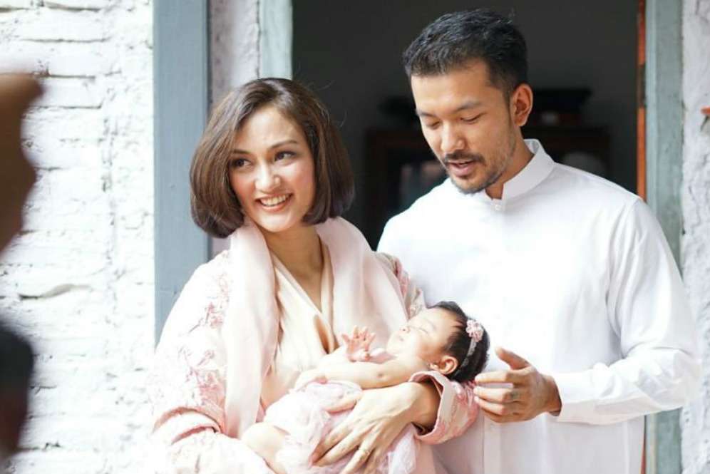 Suasana Syahdu Aqiqah Putri Rio dan Atiqah Hasiholan