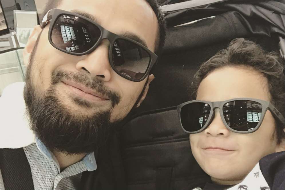 Gaya Keren Papa Seleb Saat Momong Anak