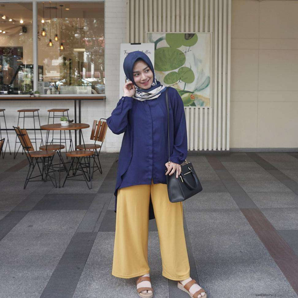 Paduan Palazzo Kuning & Blus Navy dari Lungguh Triastuty