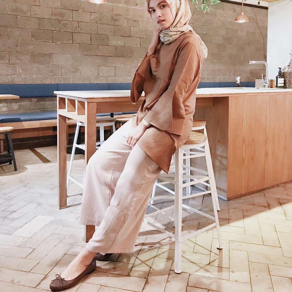 Nuansa 'Earth Tone' Tidak Mononton Ala Putri Kartiani