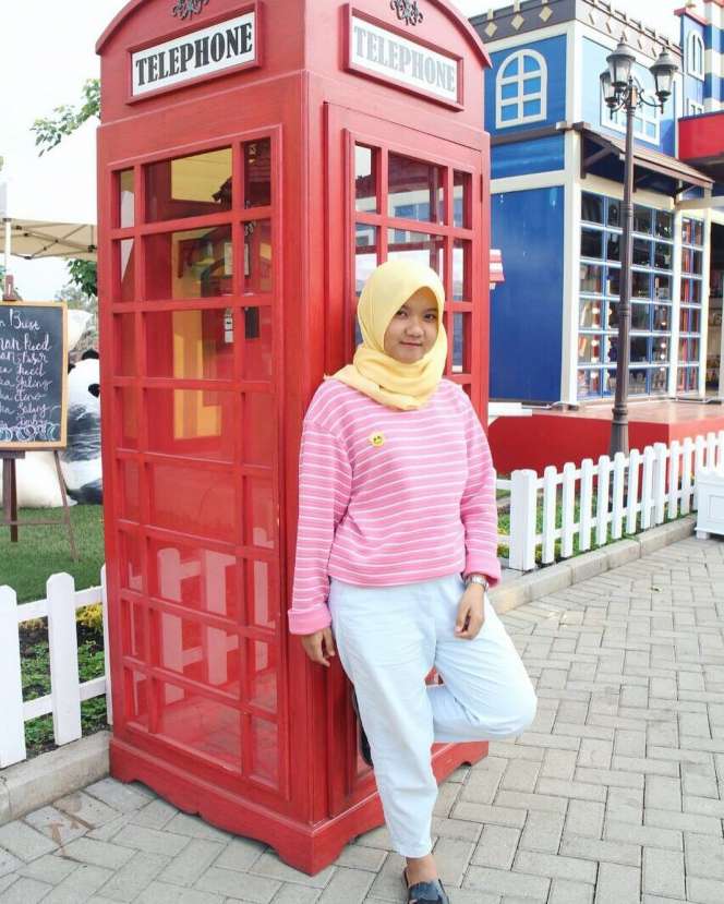 Outfit Santai Yullya Furnama Nurlaillah di Akhir Pekan
