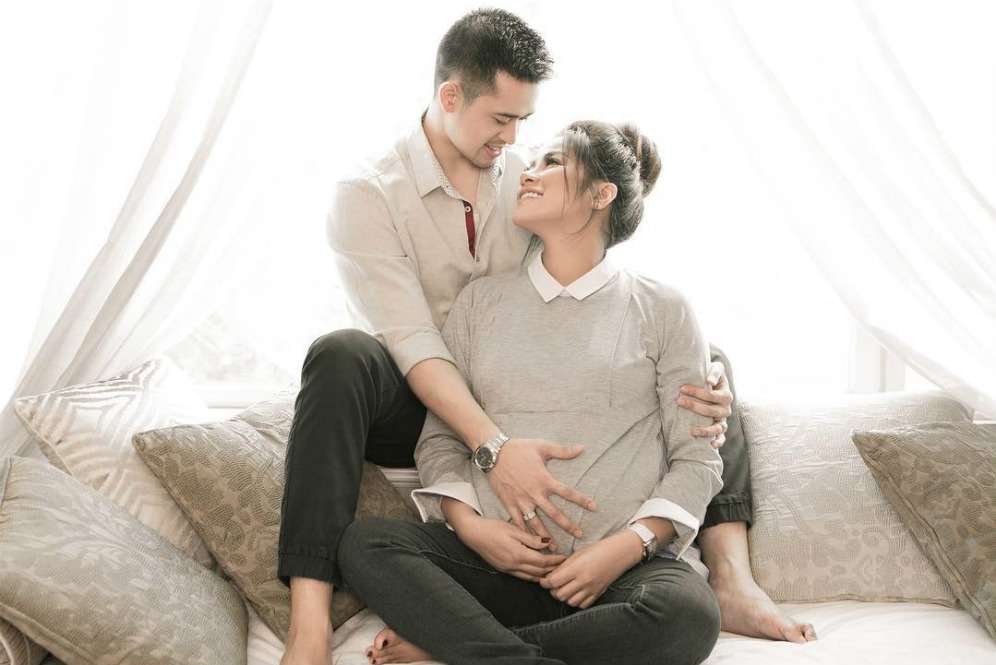 Aura Kecantikan Olla Ramlan Saat Hamil Tua