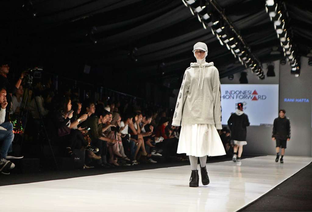 Gaya Hijab Urban Rani Hatta di JFW 2018