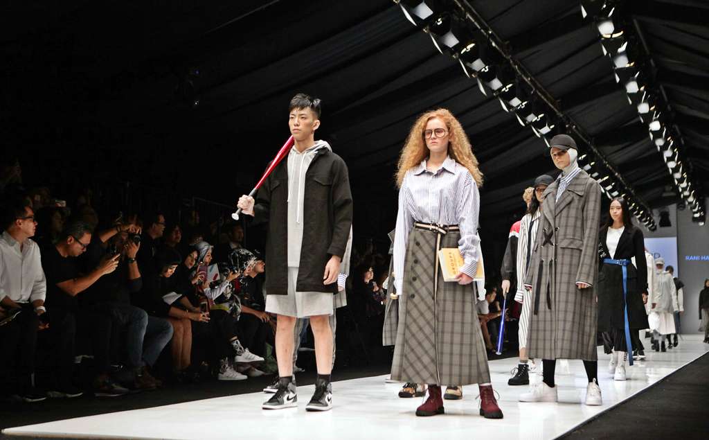 Gaya Hijab Urban Rani Hatta di JFW 2018
