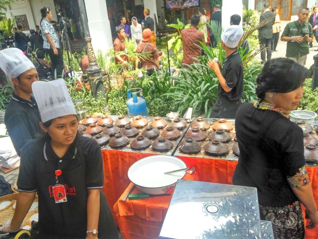 Makanan yang Paling Banyak Diserbu di Resepsi Kahiyang-Bobby