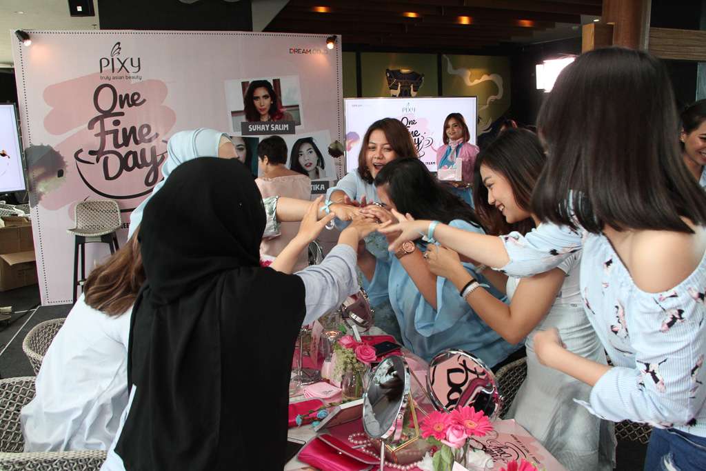 Foto: Kehebohan `One Fine Day` Bersama Tiga Beauty Vlogger
