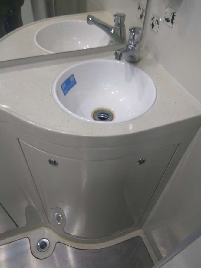 Menjajal Kereta Bandara, Keren Lho!