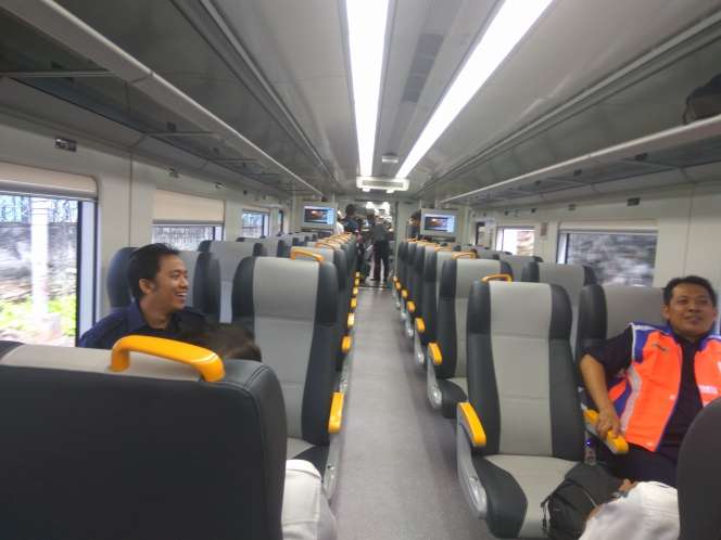 Menjajal Kereta Bandara, Keren Lho!