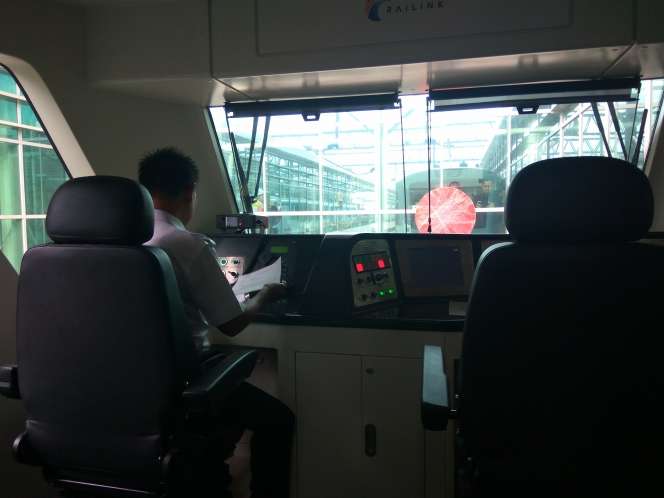 Menjajal Kereta Bandara, Keren Lho!