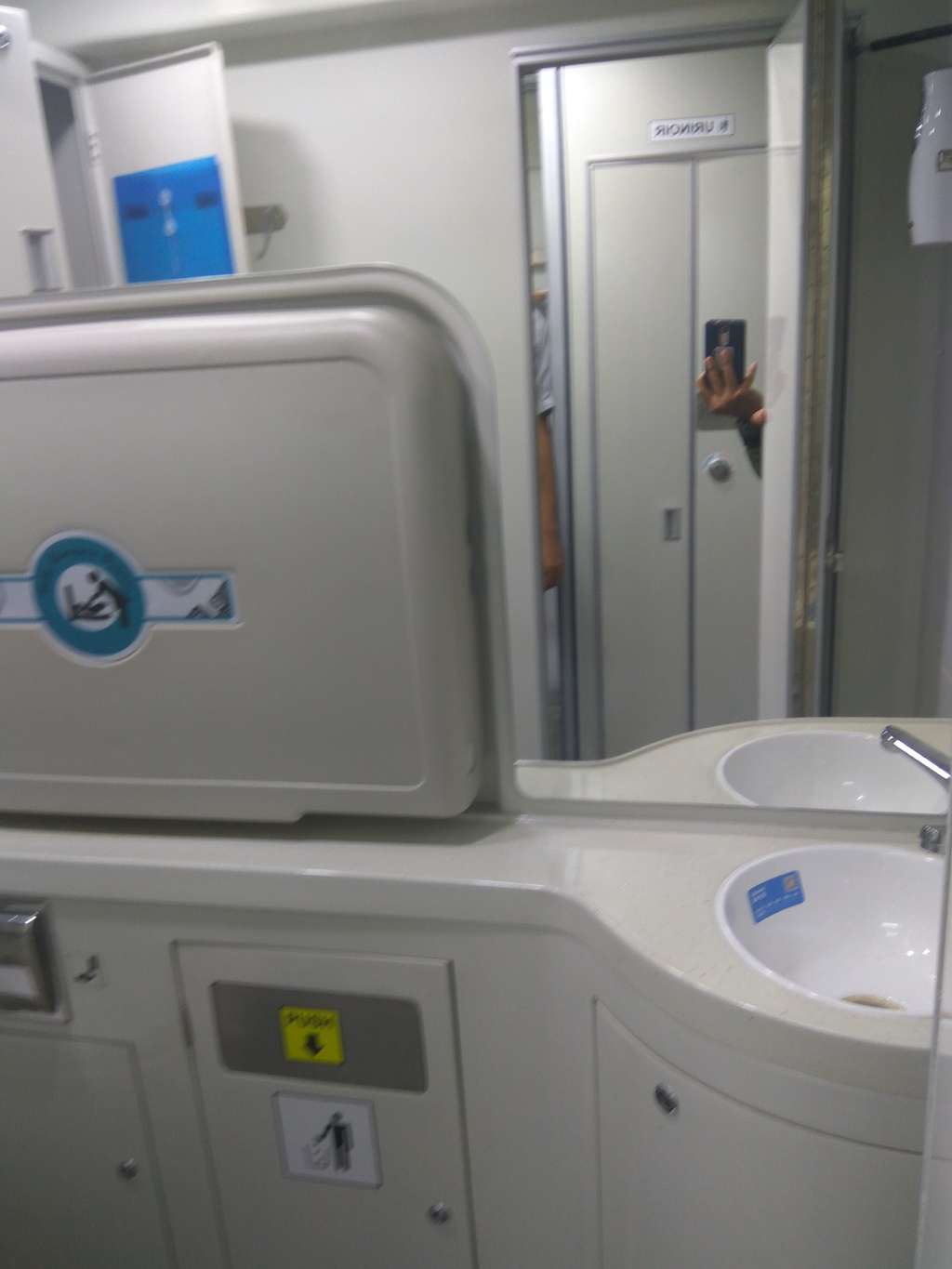 Menjajal Kereta Bandara, Keren Lho!