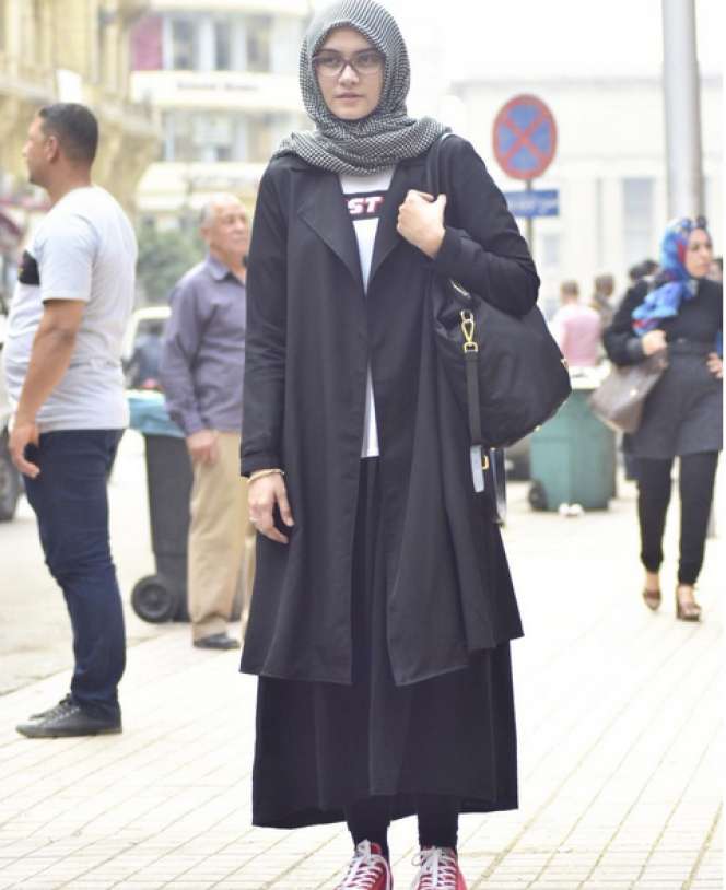 Gaya Fashion Hijab Ala Zee Zee Shahab, Kece Banget!
