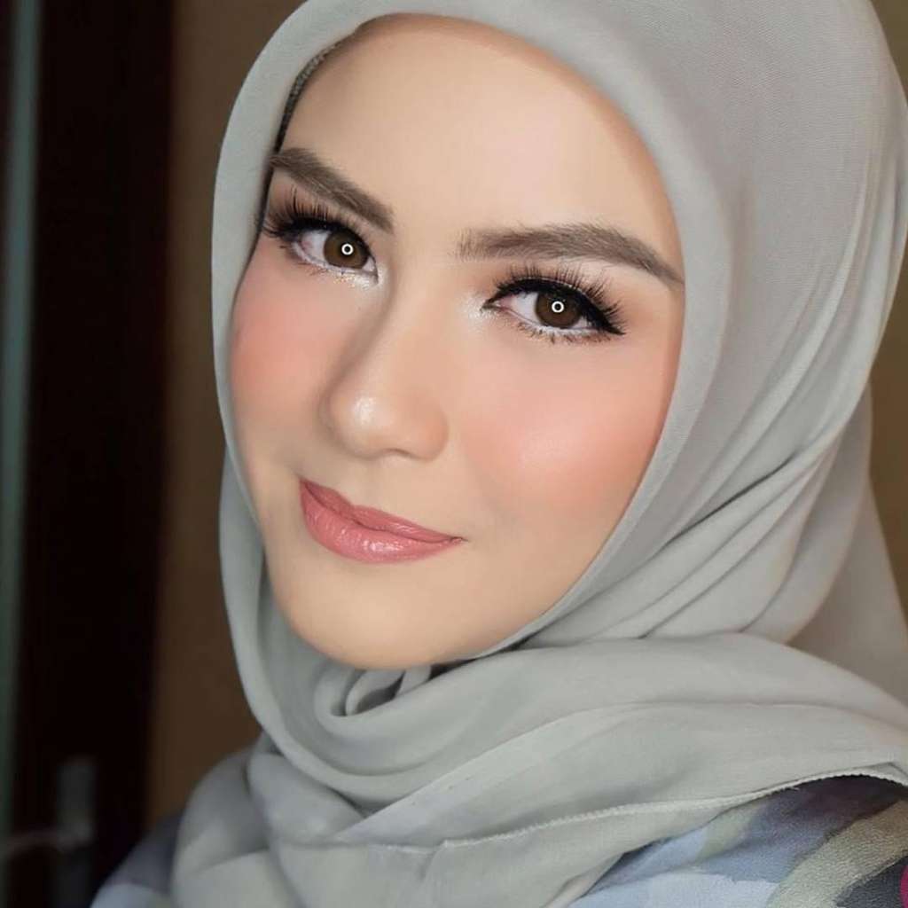 Deretan Artis Cantik Ini Memutuskan Berhijab Usai Menikah