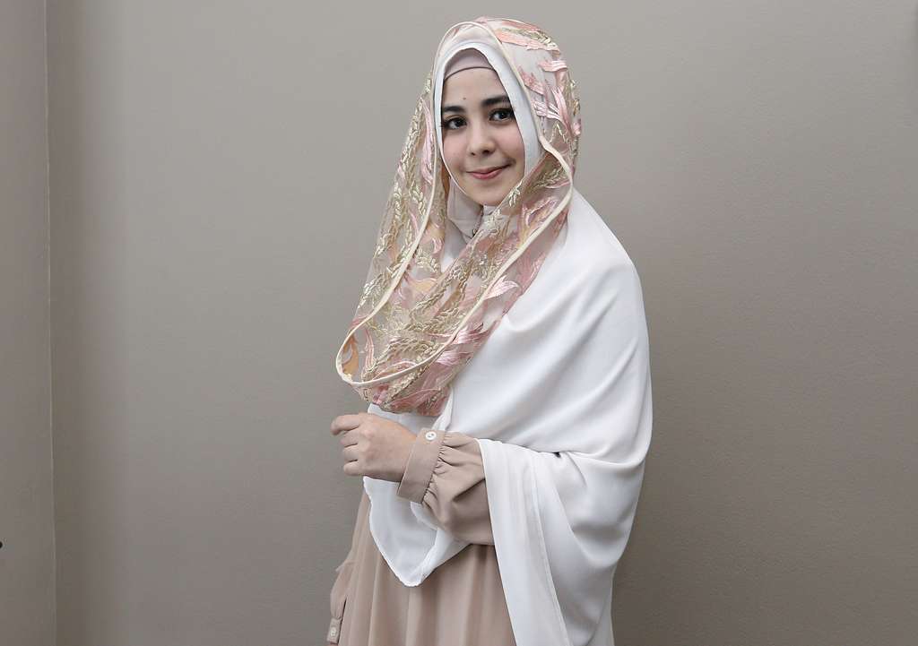 Deretan Artis Cantik Ini Memutuskan Berhijab Usai Menikah