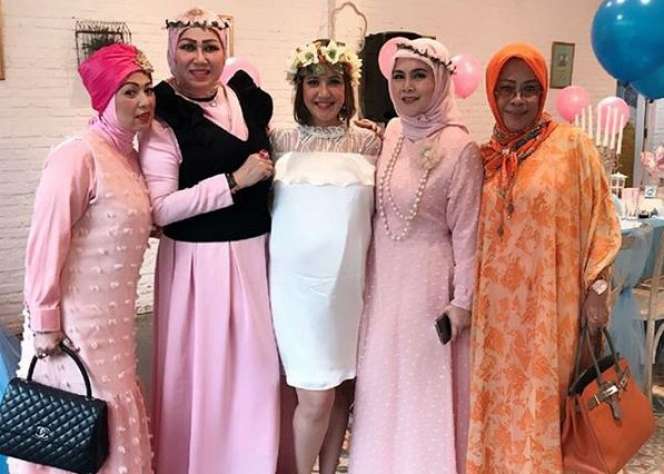 Hamil di Usia 41 Tahun, Andi Soraya Gelar Baby Shower