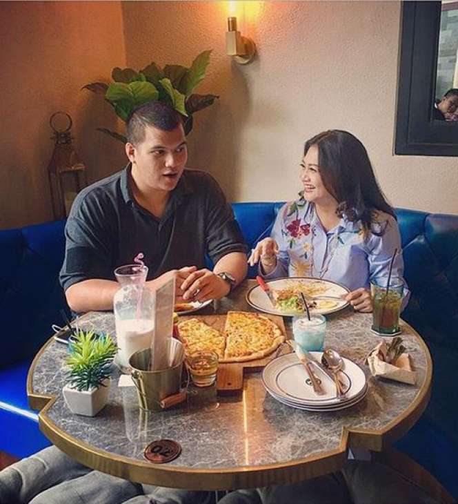 Kemesraan Bella Saphira Bersama Kedua Anaknya