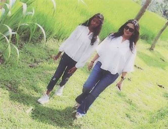 Kemesraan Bella Saphira Bersama Kedua Anaknya