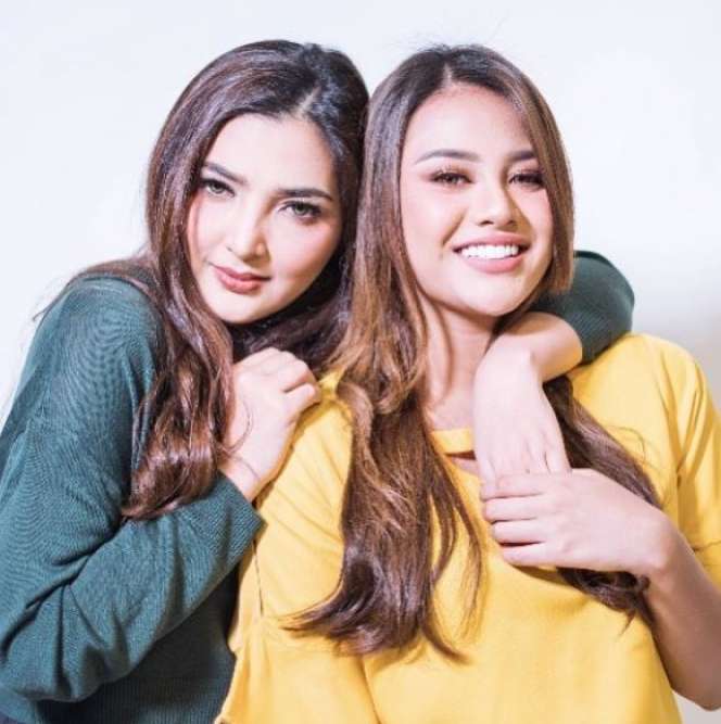 Kedekatan 5 Artis Cantik dengan Anak Tirinya
