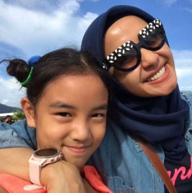 Momen Kehangatan Cynthia Bella dengan Aleesya Emran