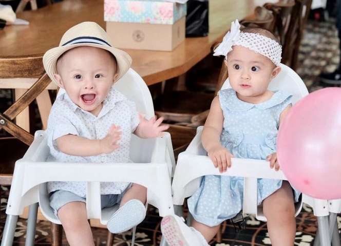 Foto: Polah Gemas Bayi Kembar Cynthia Lamusu-Surya Saputra