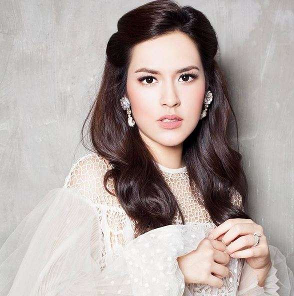 5 Artis Cantik yang Punya Mata Indah, Awas Terhipnotis!