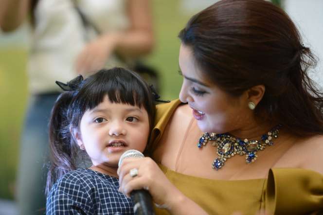 Mirip Boneka, 6 Anak Artis Ini Sangat Menggemaskan 