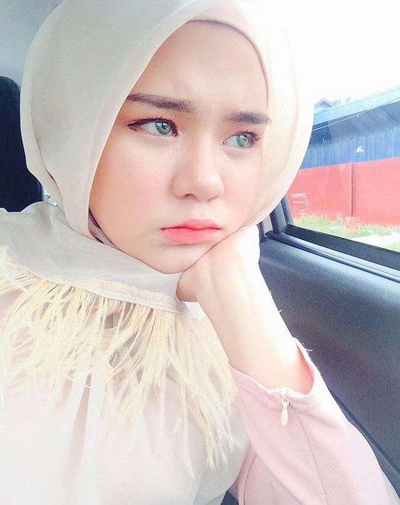 Cantiknya Nur Indah, Pesepakbola Wanita Berhijab