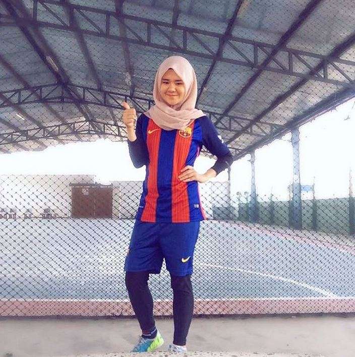 Cantiknya Nur Indah, Pesepakbola Wanita Berhijab