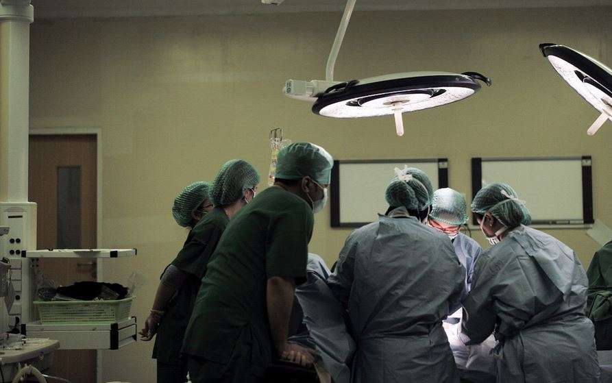 Mengharukan, Detik-detik Persalinan Putra Oki Setiana Dewi