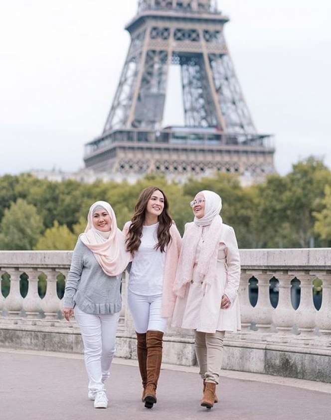 Beda Keyakinan, Ini Momen Harmonis Shandy Aulia dan Keluarga
