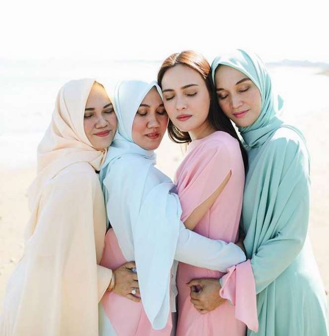 Beda Keyakinan, Ini Momen Harmonis Shandy Aulia dan Keluarga