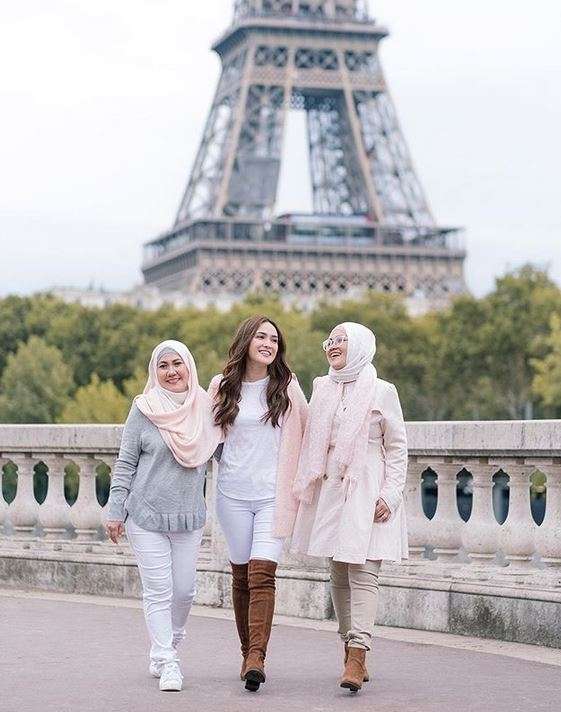 Beda Keyakinan, Ini Momen Harmonis Shandy Aulia dan Keluarga