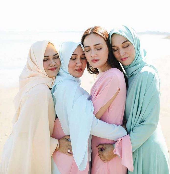 Beda Keyakinan, Ini Momen Harmonis Shandy Aulia dan Keluarga