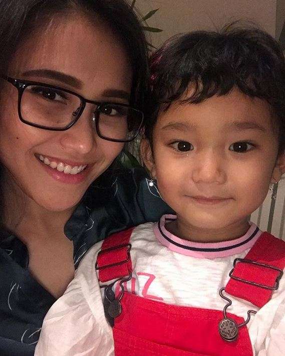 4 Seleb yang Jadi Single Parent di Usia Muda