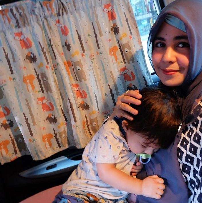 4 Seleb yang Jadi Single Parent di Usia Muda
